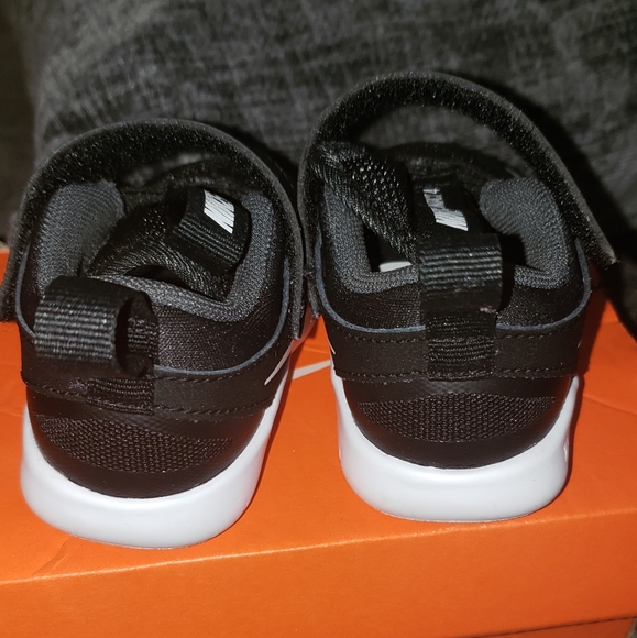 Nike shoes - Picture 3 of 8